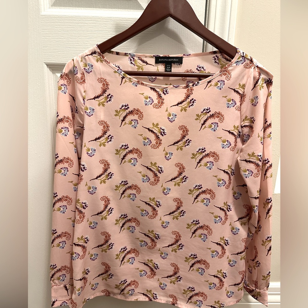 BANANA REPUBLIC • Women’s floral Blouse